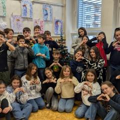 Třída 5. B rozdává před Vánocemi radost